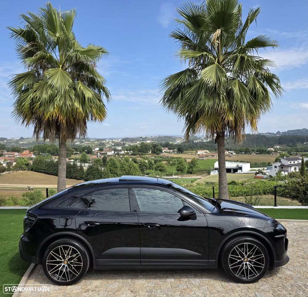Porsche Macan Electric 4 - 12