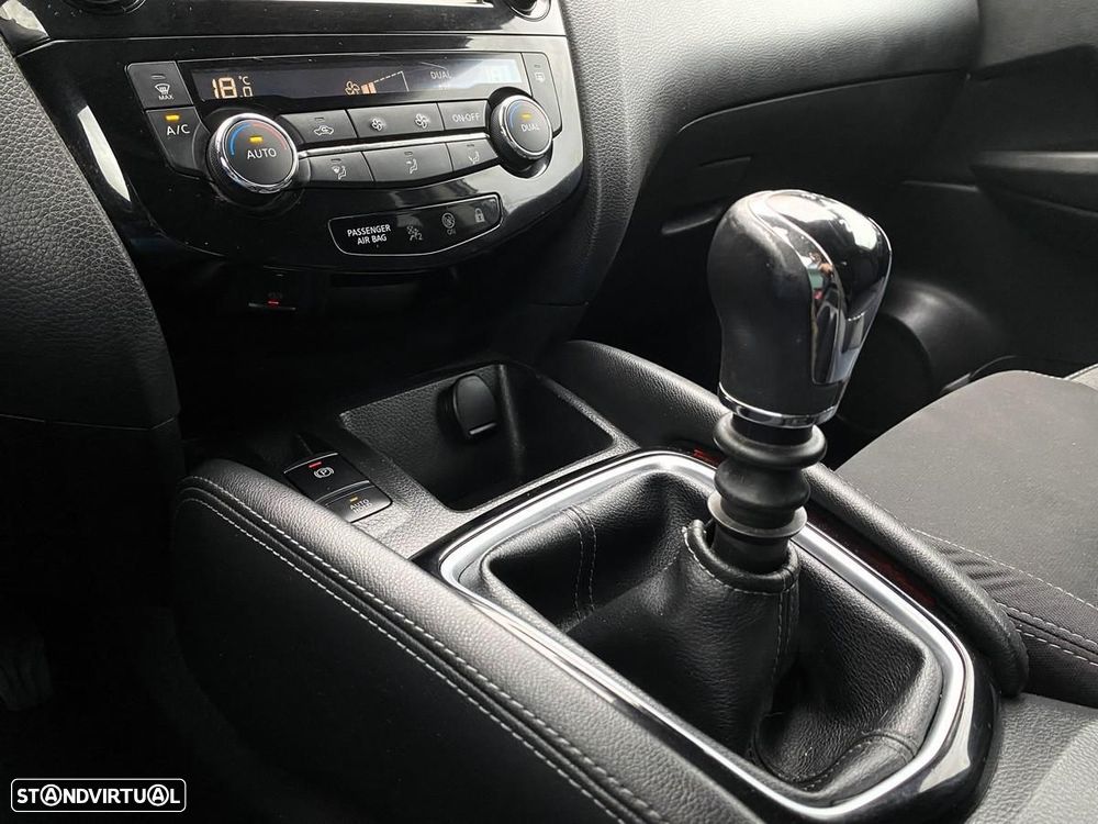 Nissan Qashqai 1.5 dCi N-Connecta J18 - 22