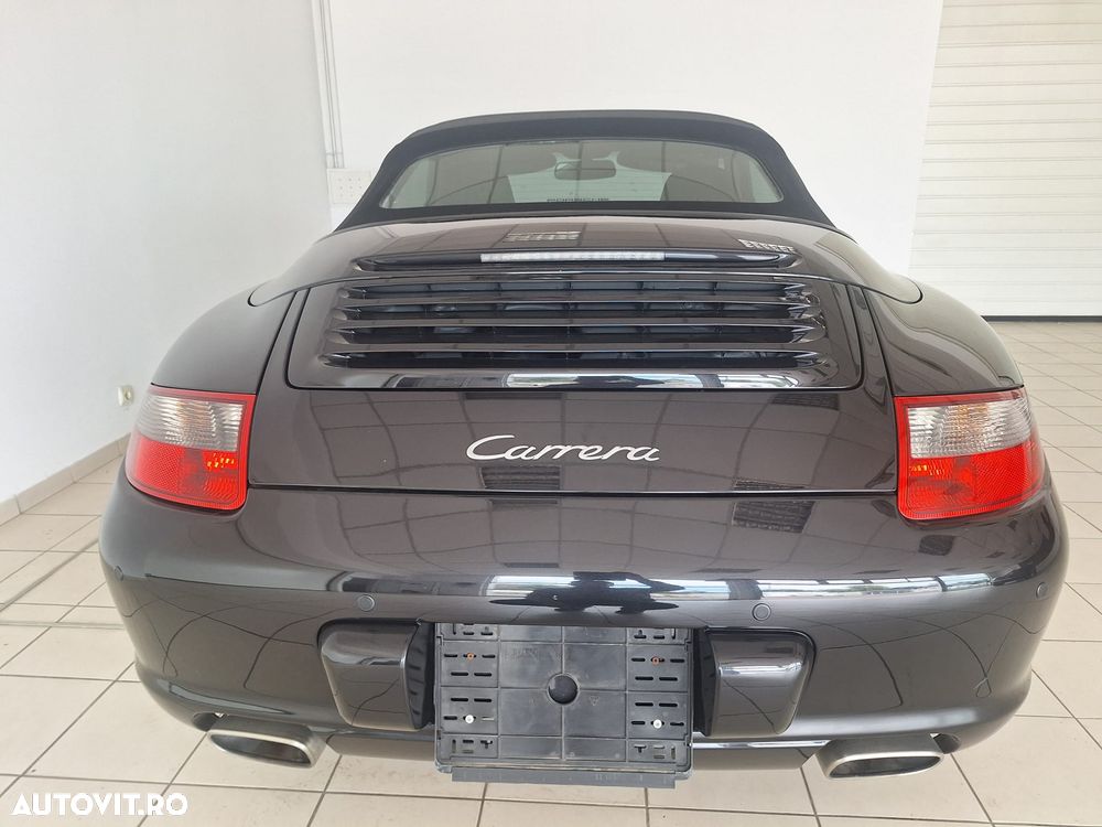 Porsche 911 Carrera 4 - 18