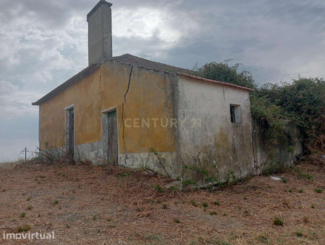 Moradia T2 em Casével, Santarém para restaurar com terreno de 16,720m2 - Grande imagem: 2/4
