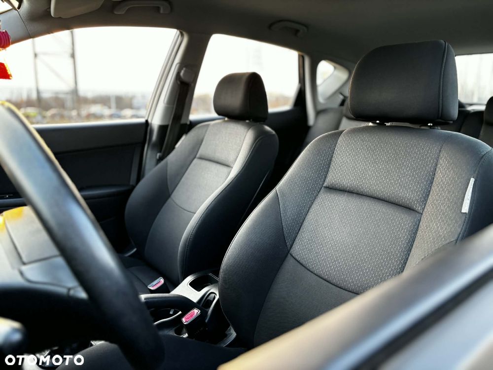 Hyundai i30 1.4 Base + - 14