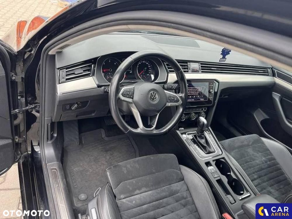 Volkswagen Passat - 12