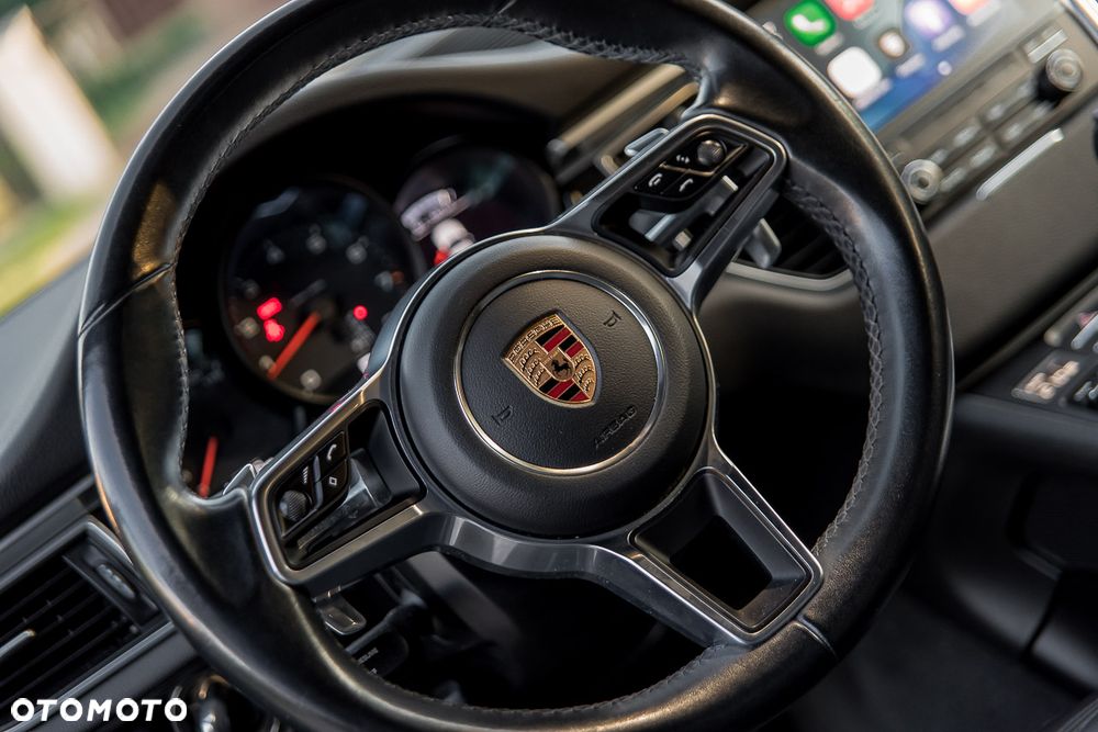 Porsche Macan - 24