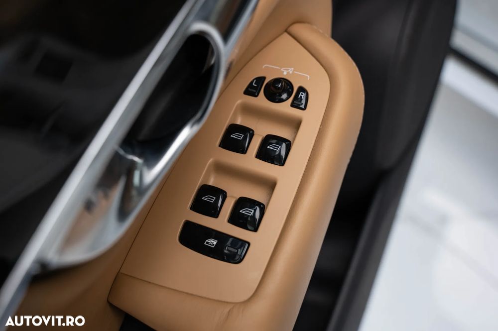 Volvo XC 90 D5 AWD Geartronic Momentum - 17