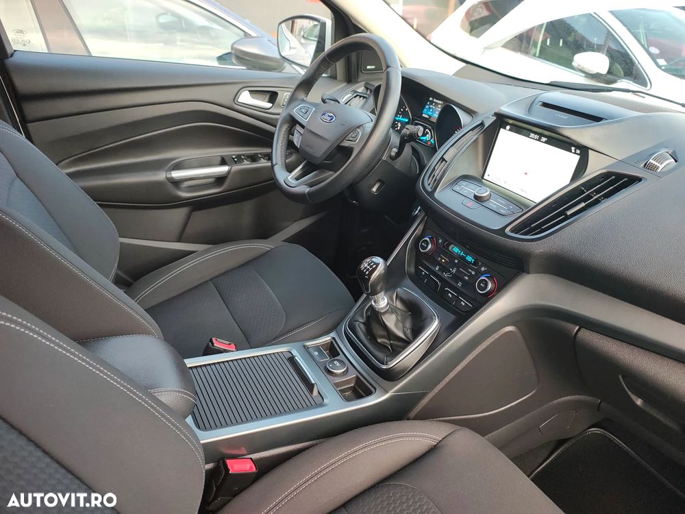 Ford Kuga 1.5 TDCi 2x4 Titanium - 3