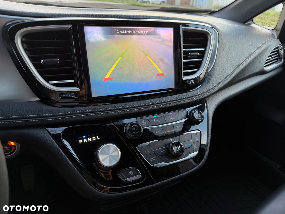 Chrysler Pacifica - 32