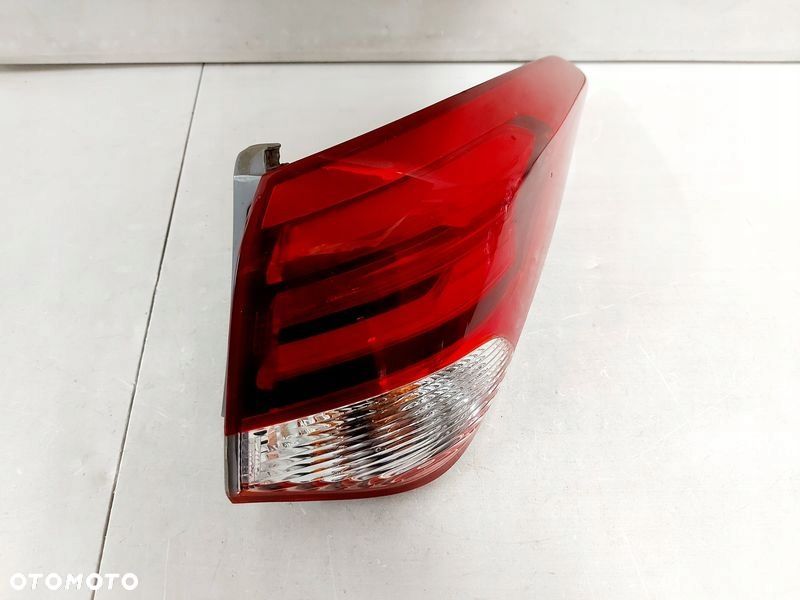 HYUNDAI I40 LIFT SEDAN LAMPA PRAWY TYŁ TYLNA 92402-3Z6 - 2