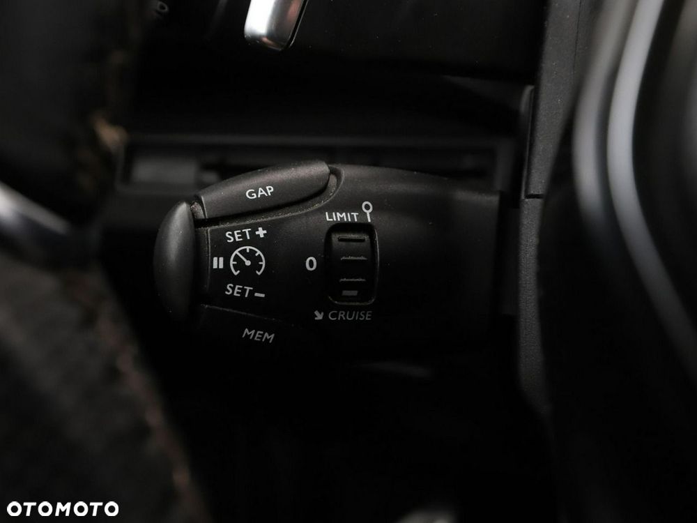 Peugeot 3008 1.6 THP Allure S&S EAT6 - 36