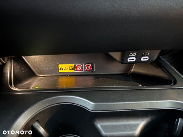 Lexus UX 300h F Sport Design AWD - 25