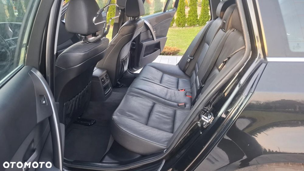 BMW Seria 5 525d - 12