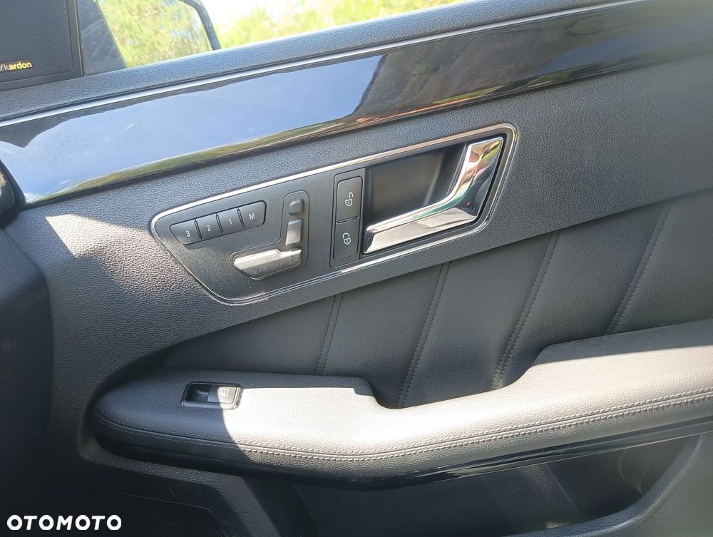 Mercedes-Benz Klasa E 350 CDI BlueEff Avantgarde - 22