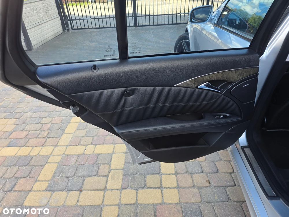 Mercedes-Benz Klasa E 320 CDI 7G-TRONIC Avantgarde DPF - 24
