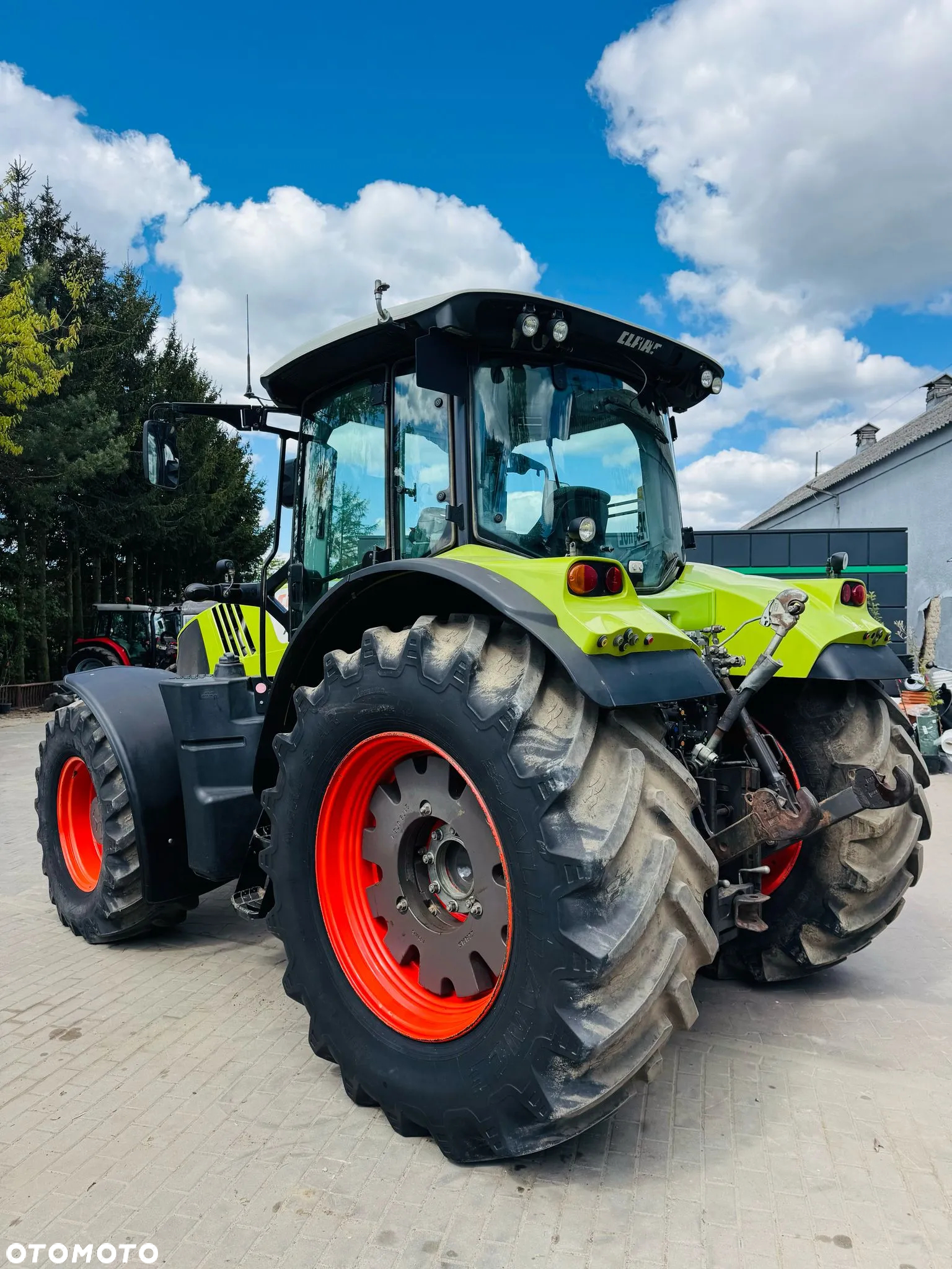 Claas Nexos 210F - 9