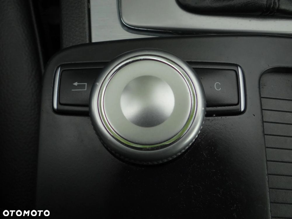 Mercedes-Benz Klasa C 180 BlueEFFICIENCY 7G-TRONIC Avantgarde - 37