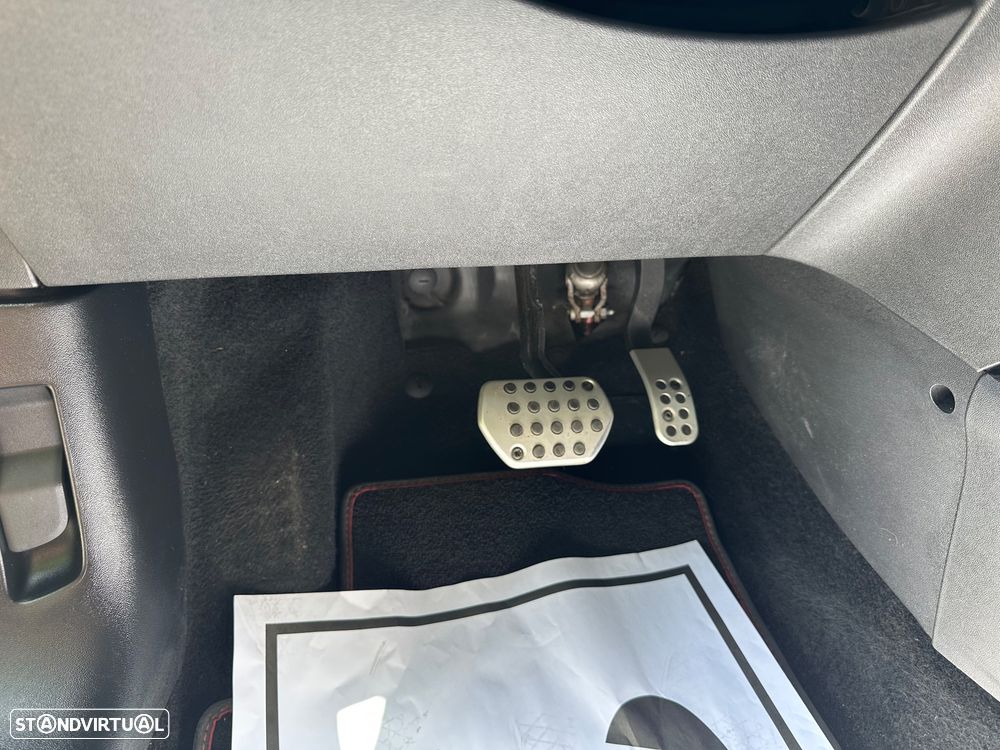 Peugeot 2008 1.2 PureTech GT Line EAT6 - 26