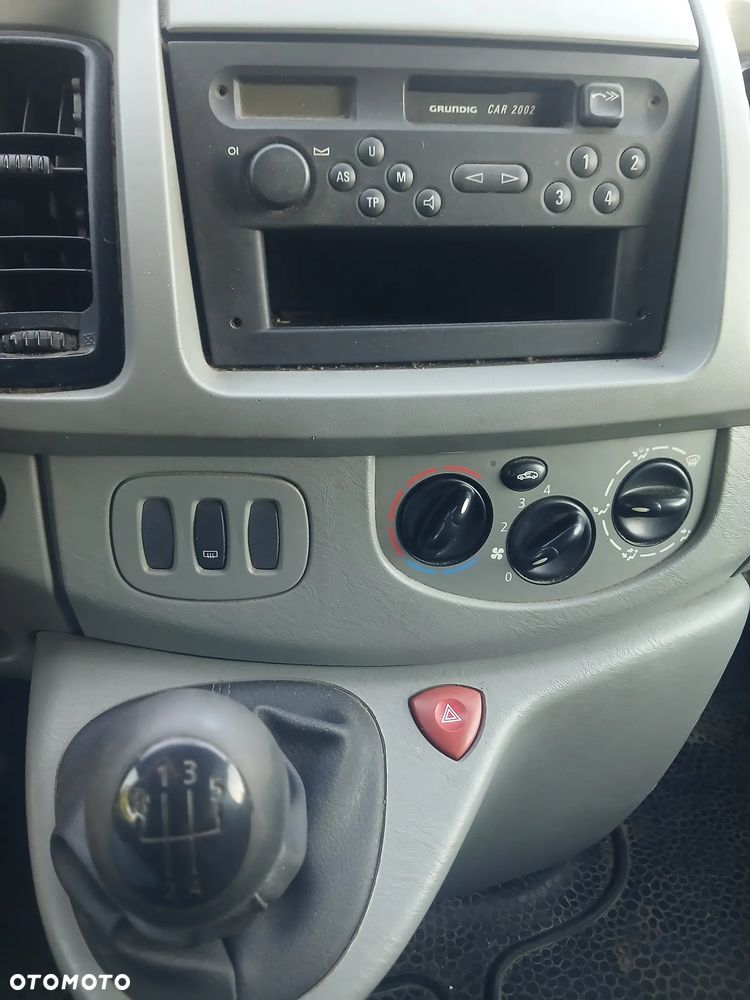 Opel Vivaro - 11