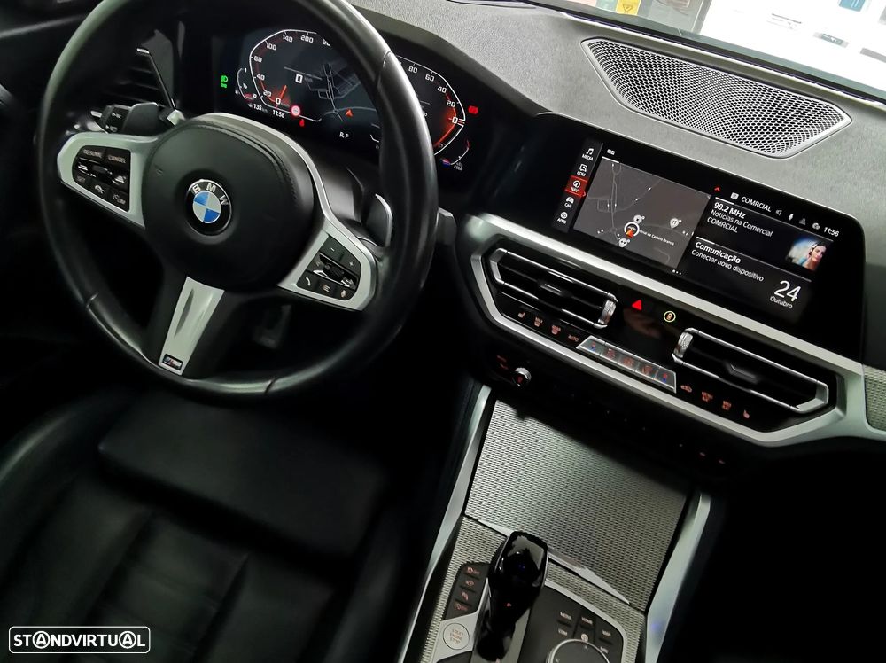 BMW M240i xDrive Auto - 10