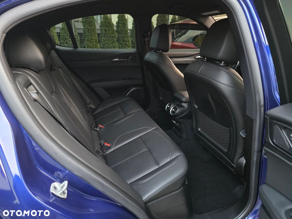 Alfa Romeo Stelvio 2.0 Turbo 16V AT8-Q4 Sprint - 28