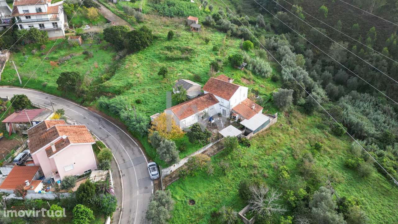 Moradia T3 com terreno localizada em Ceira - Grande imagem: 3/24