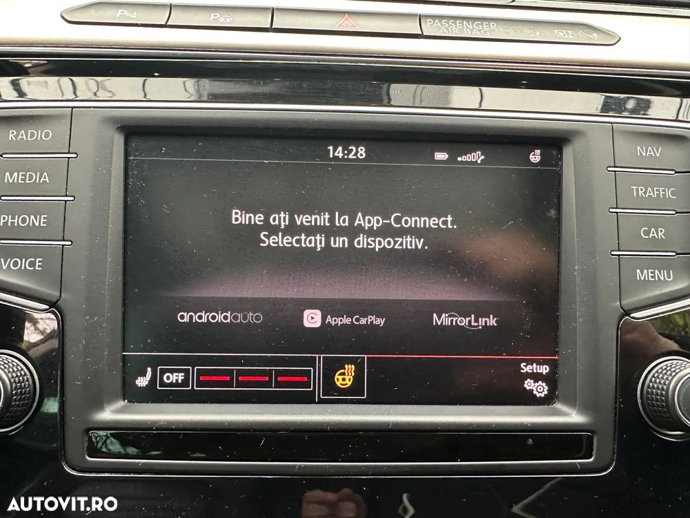 Volkswagen Passat Variant 2.0 TDI SCR DSG Highline - 24