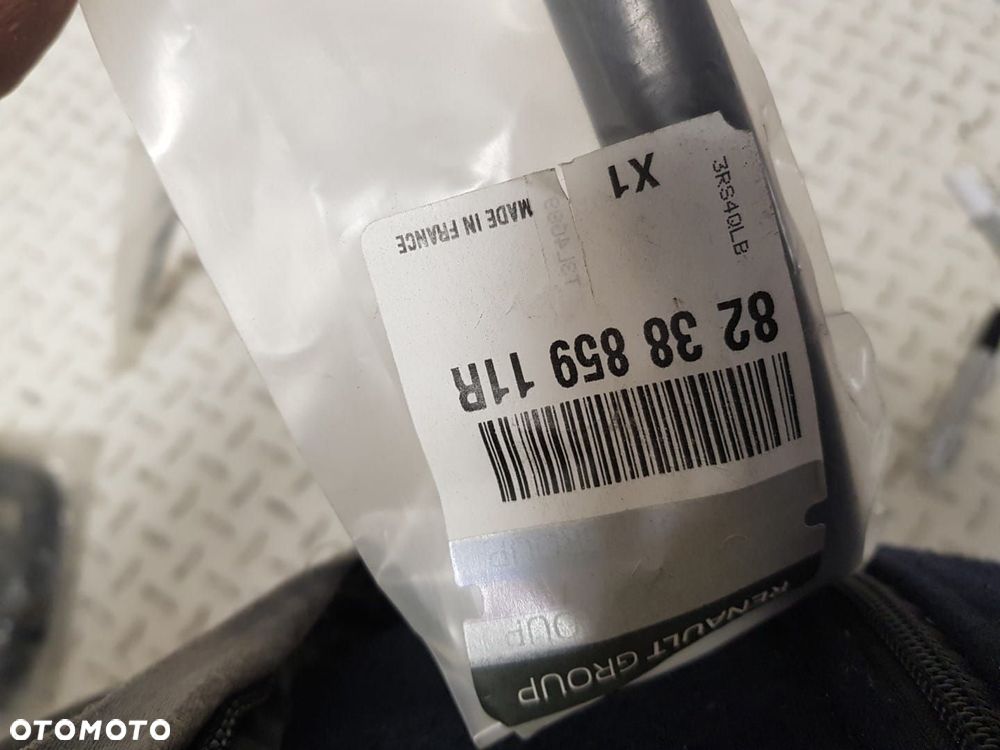 ORYGINALNY FABRYCZNIE NOWY USZCZELKA DRZWI TYLNYCH PRAWYCH DACIA LODGY 12-25 823885911R - 2