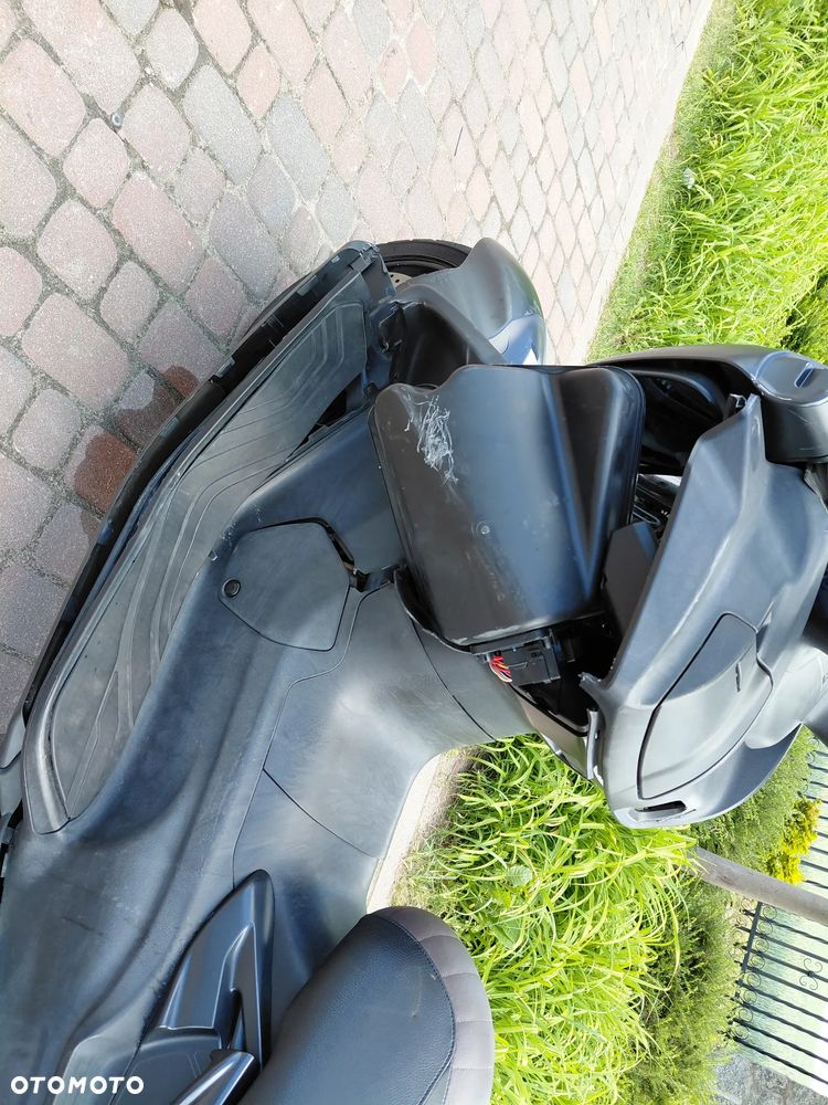 Suzuki Burgman - 12