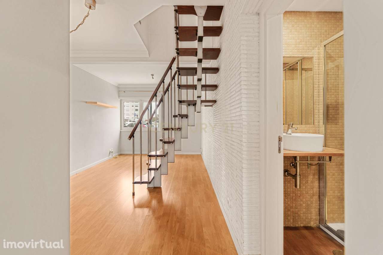 Apartamento T3 Duplex Remodelado em Benfica-Pedralvas - Grande imagem: 2/31