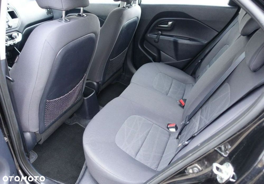 Kia Rio - 12