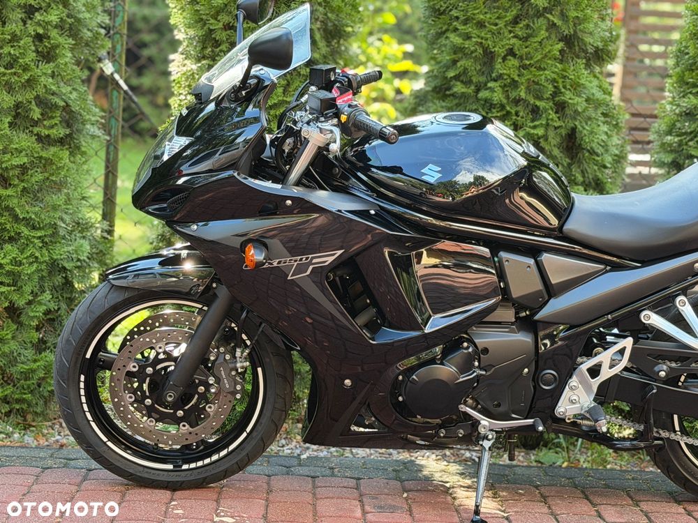 Suzuki GSX - 19