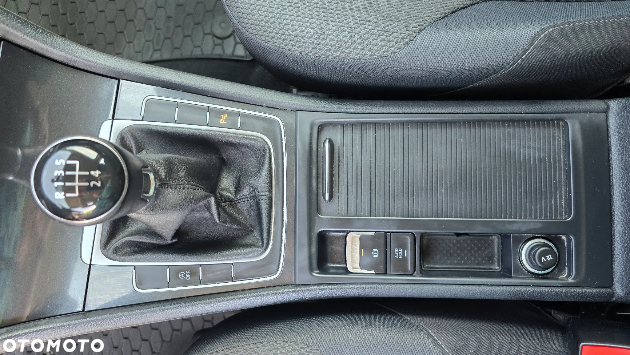 Volkswagen Golf VII 1.6 TDI BMT Comfortline - 32