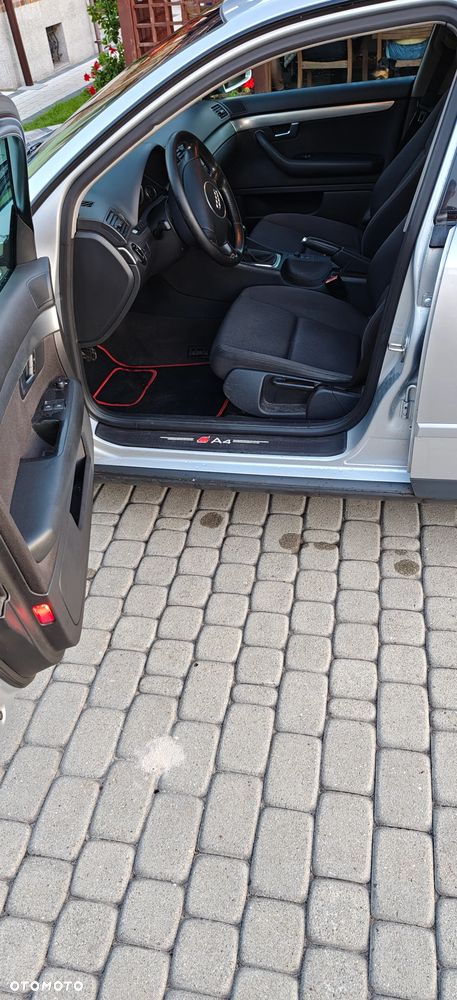 Audi A4 Limousine - 5