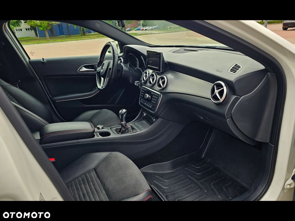 Mercedes-Benz GLA - 11