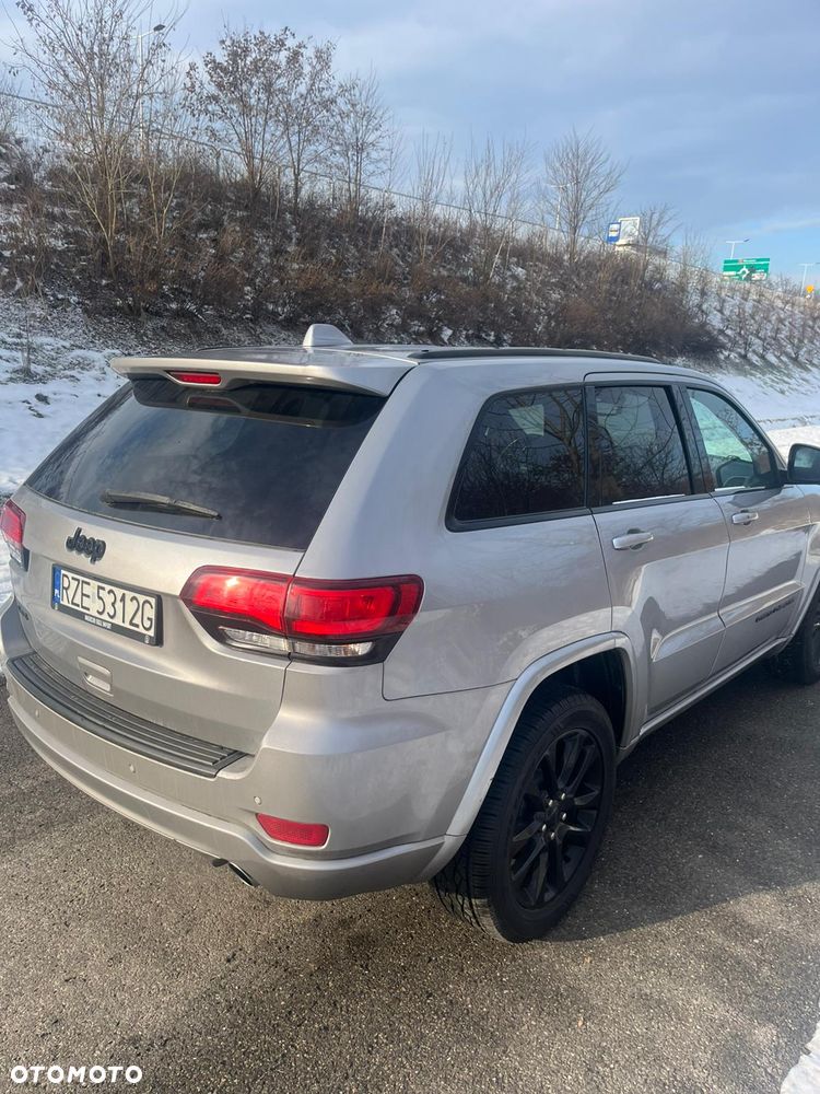 Jeep Grand Cherokee - 10