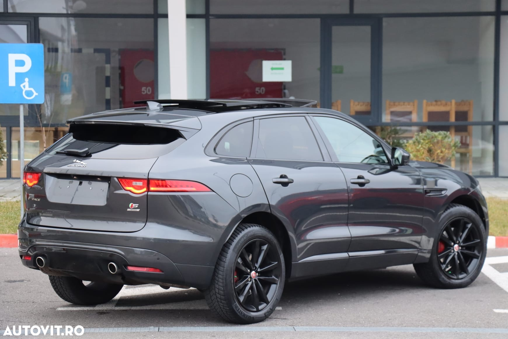 Jaguar F-Pace D300 AWD R-Dynamic S - 4