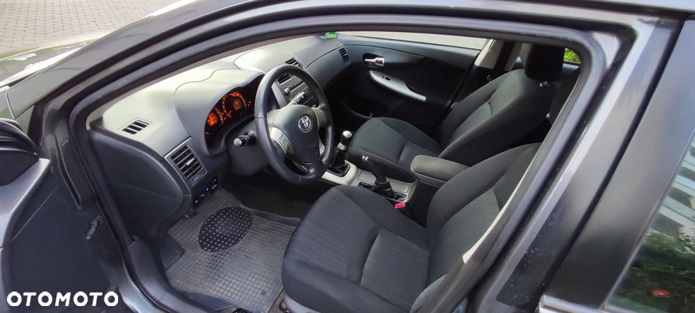Toyota Corolla 1.6 VVT-i Luna - 10