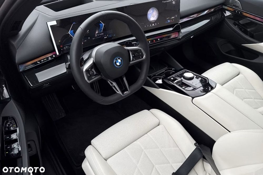 BMW Seria 5 550e xDrive - 1