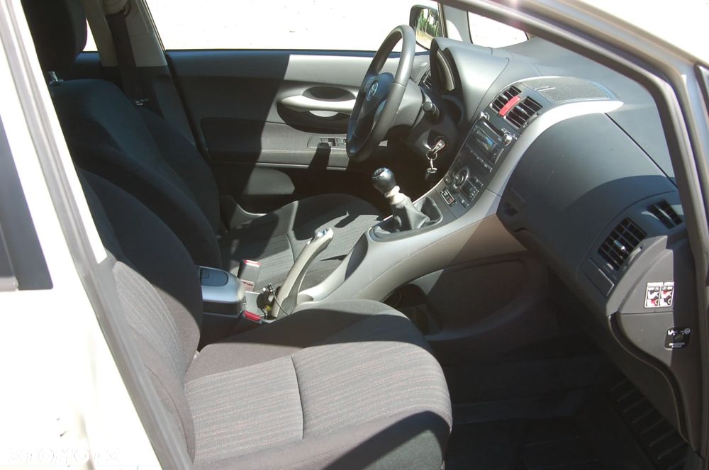 Toyota Auris 1.33 VVT-i Premium - 27