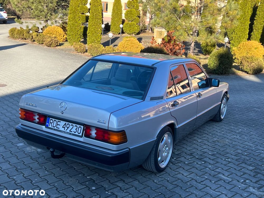 Mercedes-Benz W201 (190) - 3