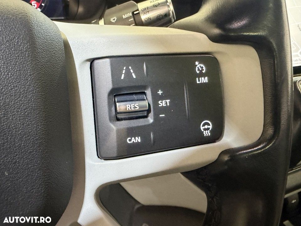 Land Rover Defender - 12