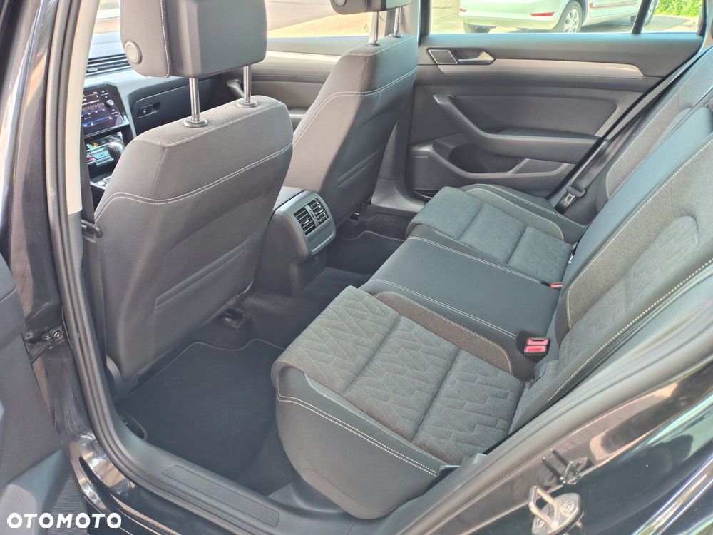 Volkswagen Passat - 14