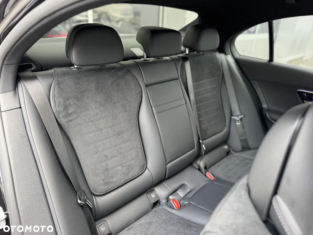 Mercedes-Benz Klasa C 180 9G-TRONIC AMG Line Advanced - 13