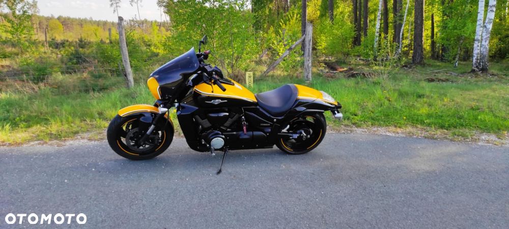 Suzuki Intruder - 2