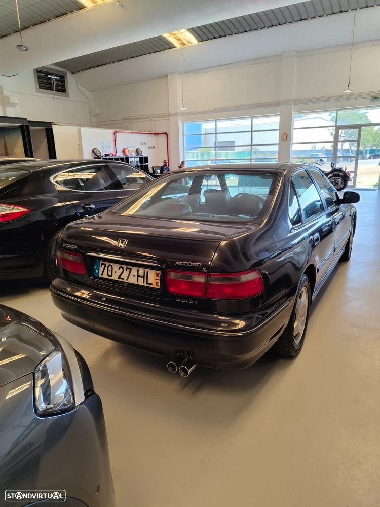Honda Accord 2.0i ES - 4