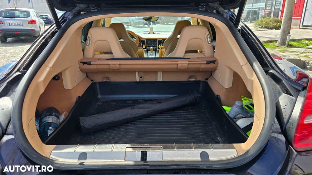 Porsche Panamera Turbo PDK - 26