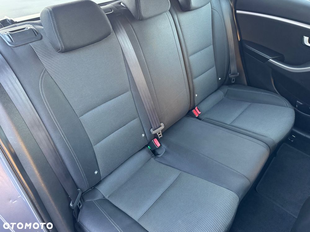 Hyundai i30 1.6 Comfort - 17