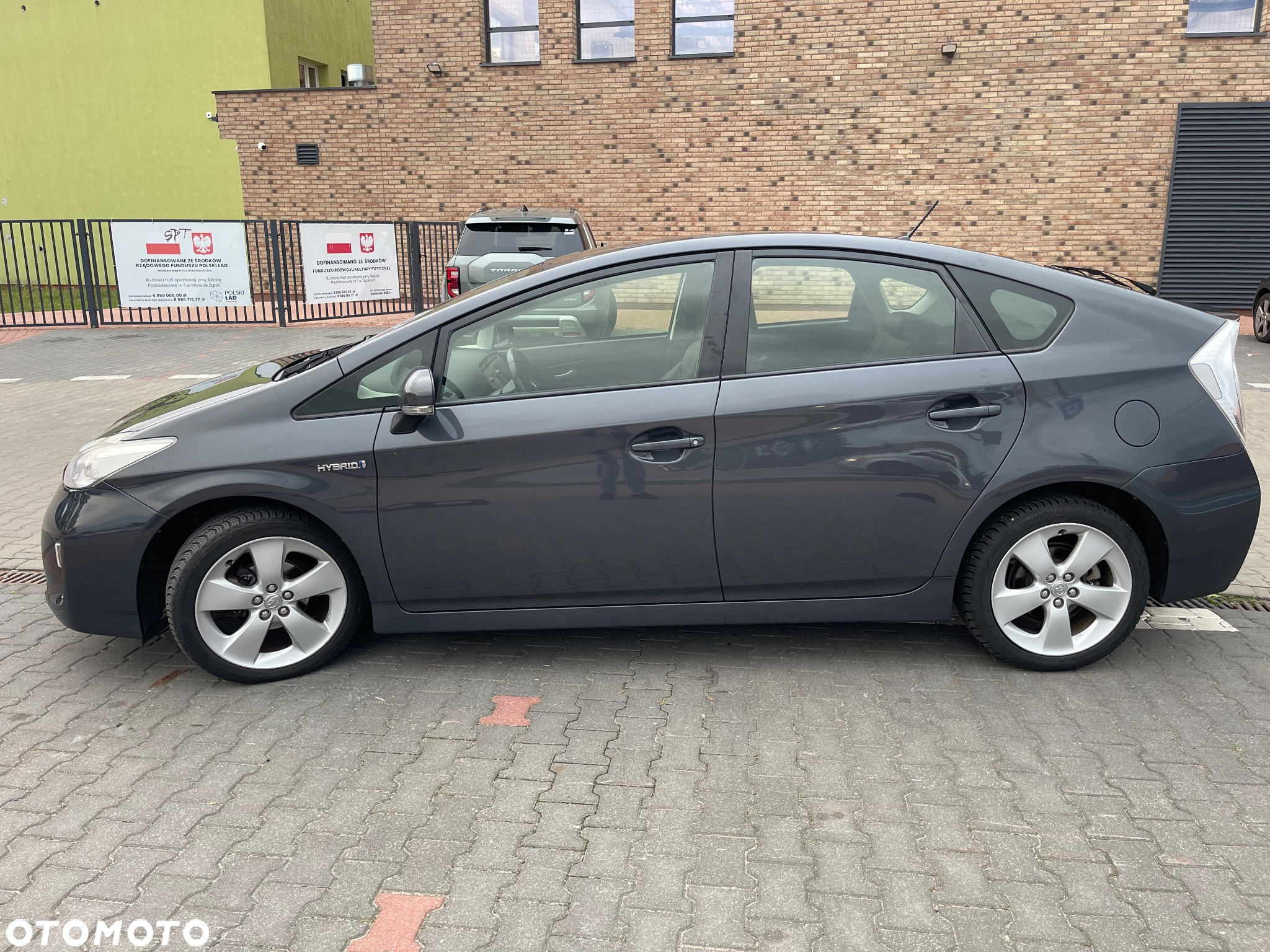 Toyota Prius 1.8 HSD Premium - 4