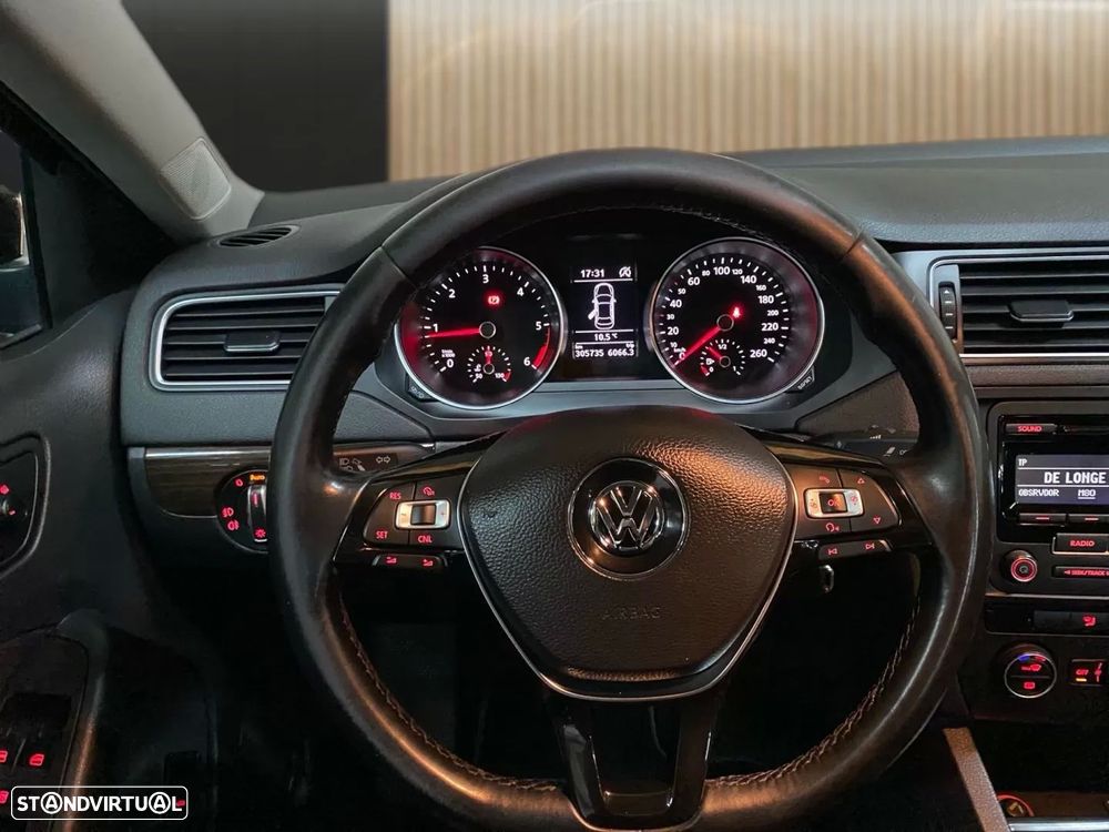 VW Jetta 2.0 TDI Confortline - 9