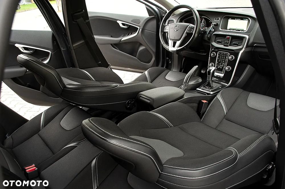 Volvo V40 D2 Drive-E Momentum - 23