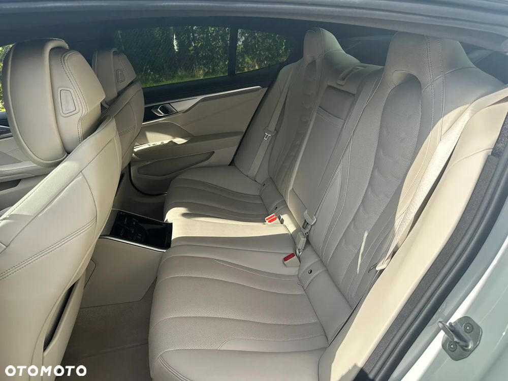 BMW Seria 8 - 9