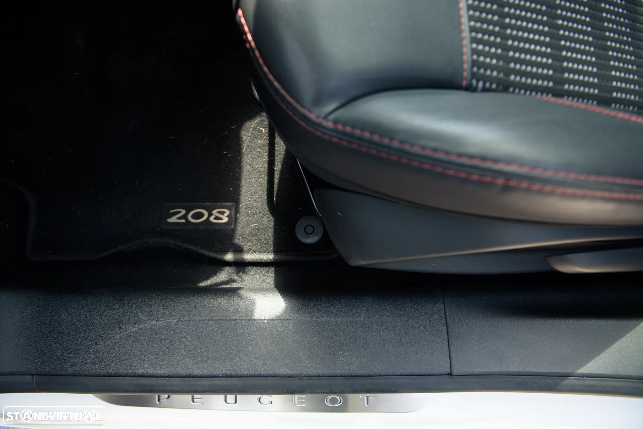 Peugeot 208 1.2 PureTech GT Line - 20